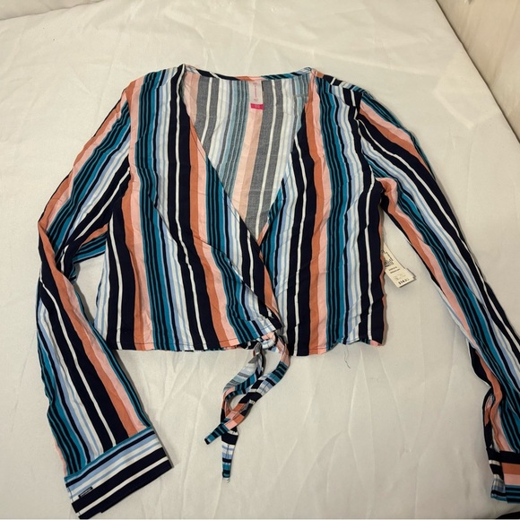 New with tags, womens size small shirt, #a059 - Picture 3 of 6